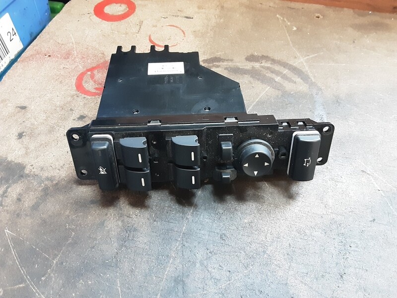 RANGE ROVER L322 DRIVERS SIDE WINDOW SWITCH YUD000303PVA