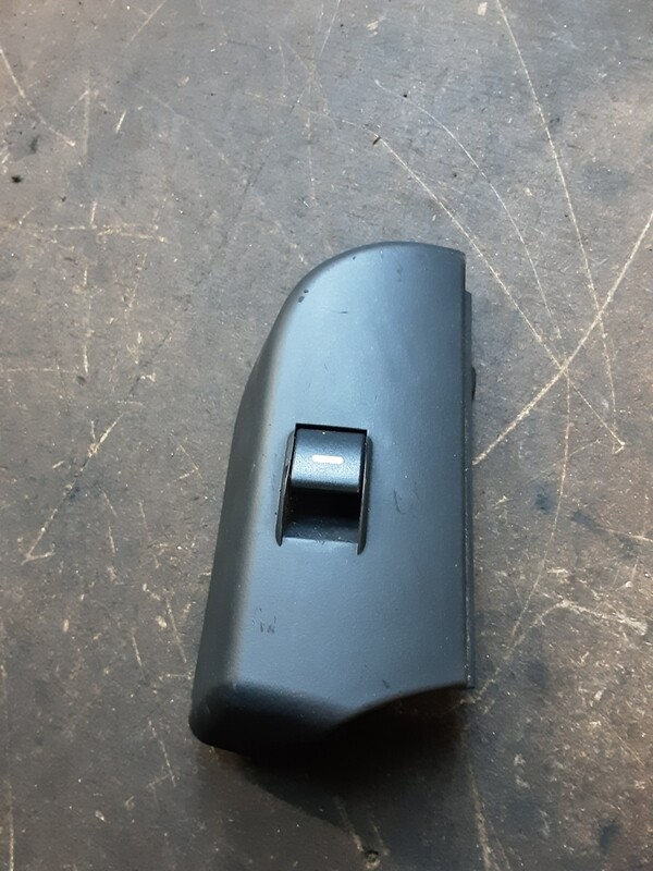 RANGE ROVER L322 NSR WINDOW SWITCH YUF000102