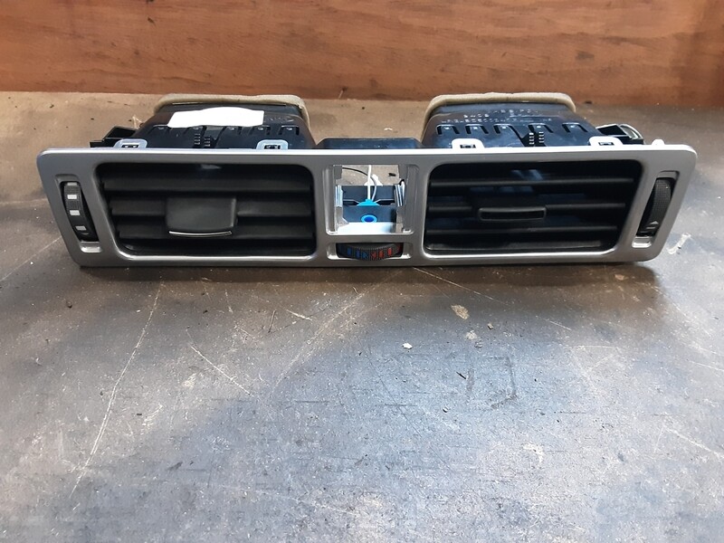 RANGE ROVER L322 CENTRE DASHBOARD AIR VENT VDB500240