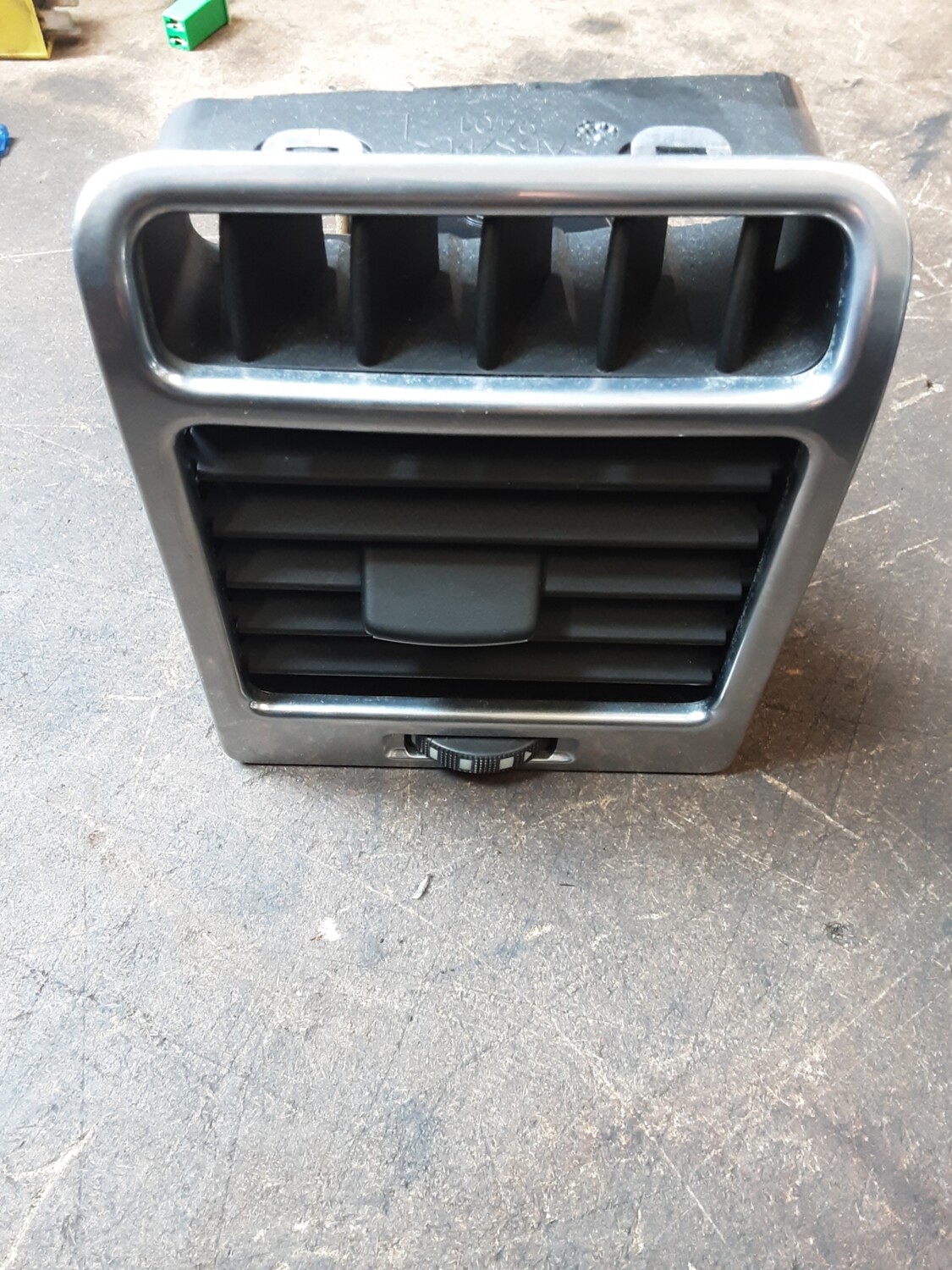 RANGE ROVER L322 PASSENGER LEFT SIDE AIR VENT JBD500270