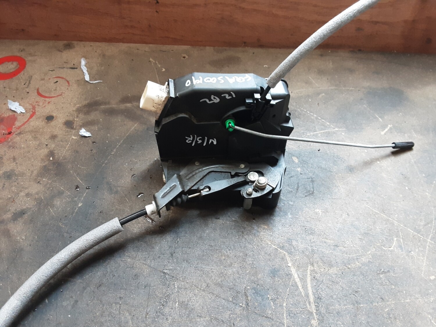 RANGE ROVER L322 NSR DOOR LATCH FQM500190