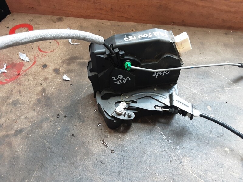 RANGE ROVER L322 OSR DOOR LATCH FQM500180