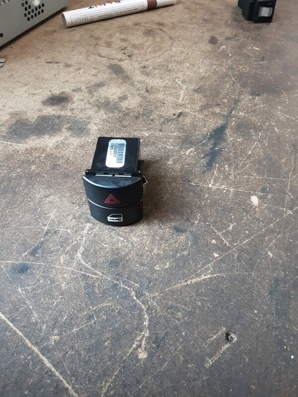 RANGE ROVER L322 HAZARD DOOR LOCK SWITCH YUG500420PUY