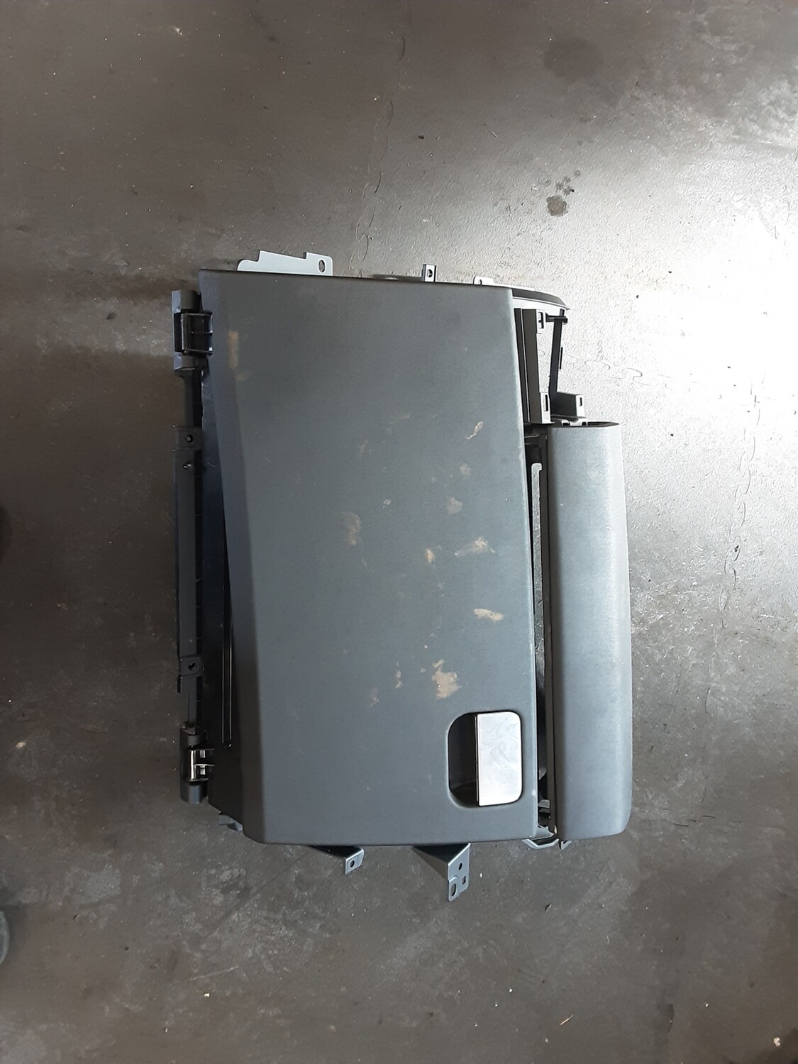 LAND ROVER DISCOVERY 4 UPPER GLOVE BOX AH22 14K016 AA
