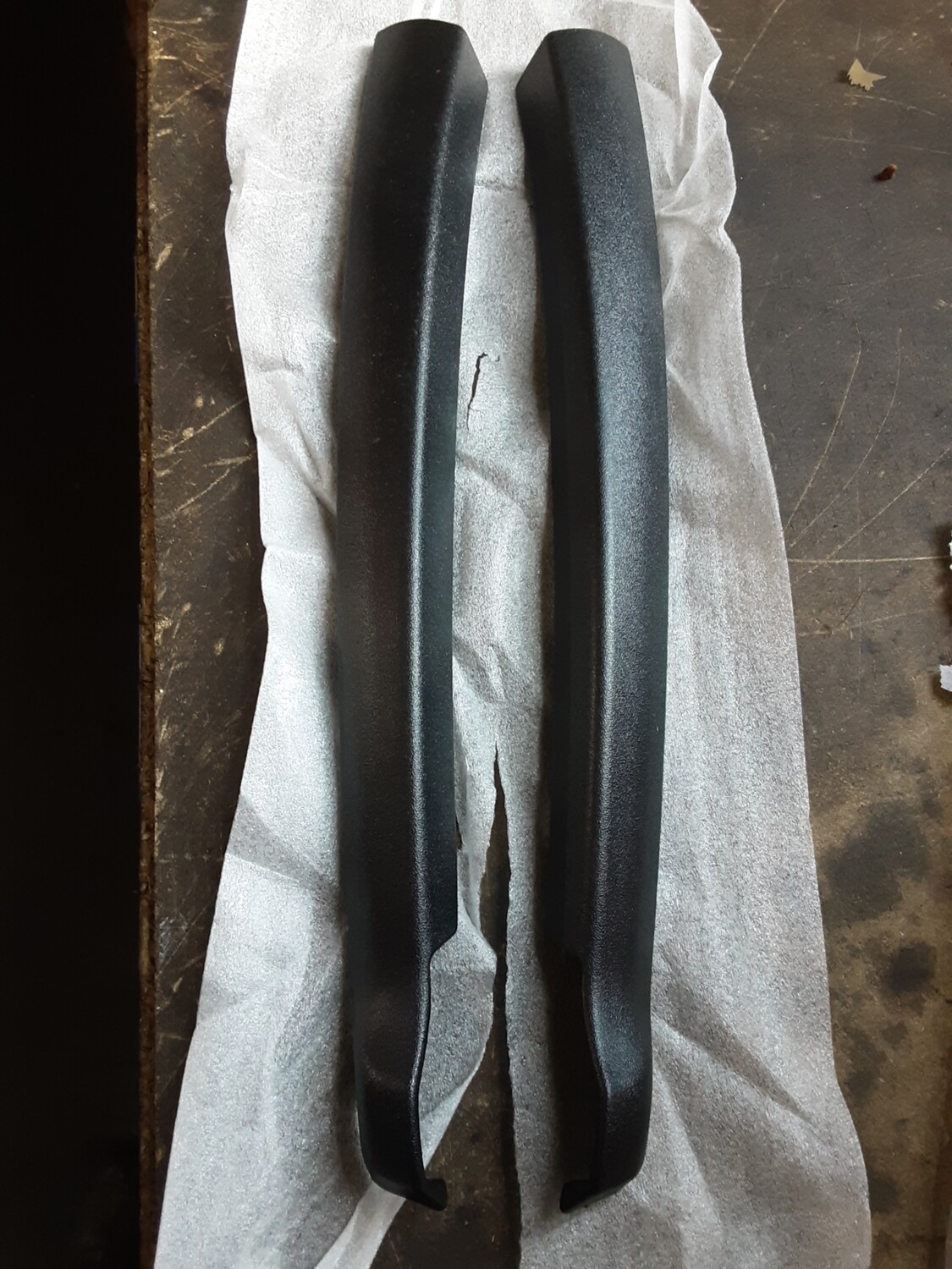 LAND ROVER FREELANDER 1 RIGHT AND LEFT TAILGATE GLASS FINISHER AWR5061PMD