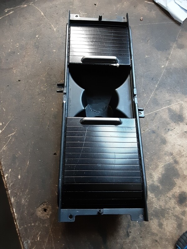 RANGE ROVER L322 CENTRE CONSOLE DRINKS CUP HOLDER FJI500180