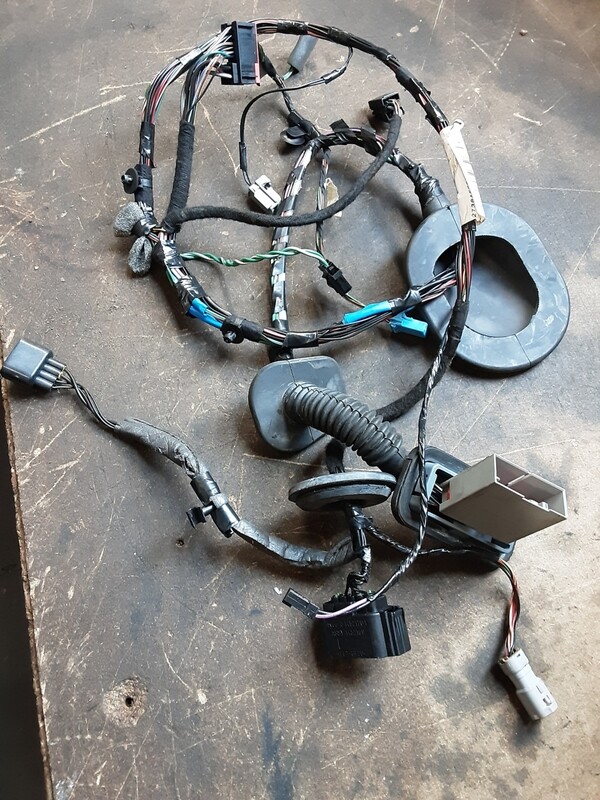 LAND ROVER DISCOVERY 4 NSR DOOR WIRING LOOM AH22 14633 CB