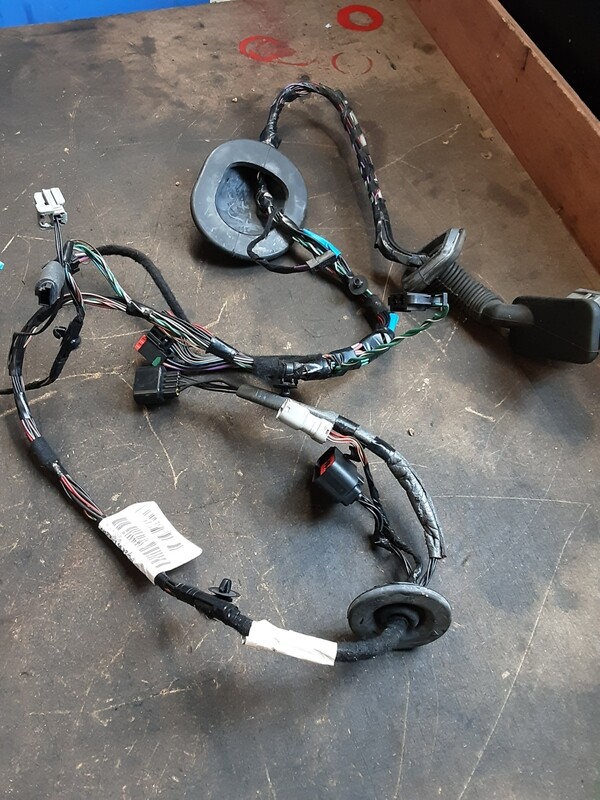 LAND ROVER DISCOVERY 4 OSR DOOR WIRING LOOM AH22 14632 CB