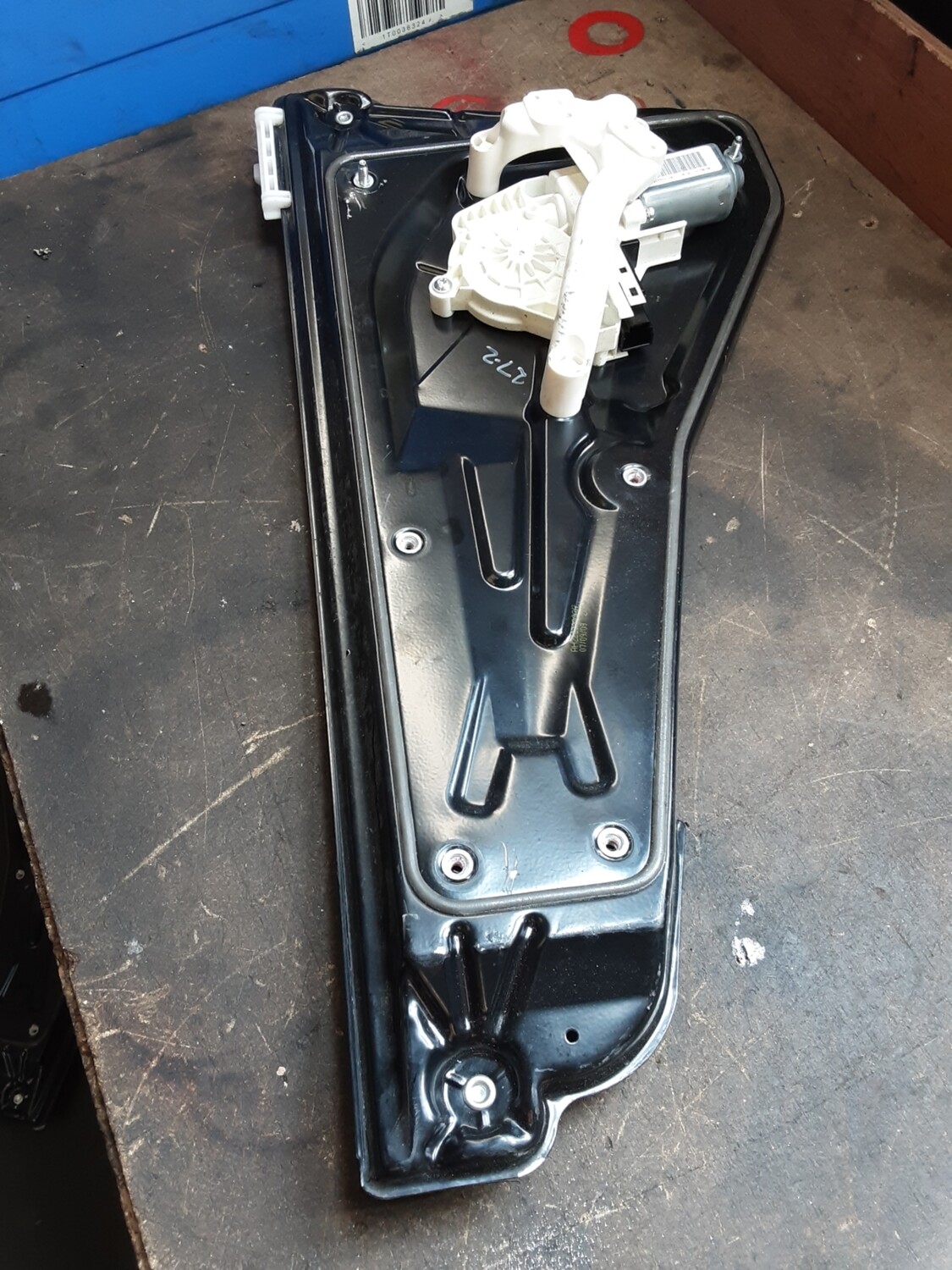 LAND ROVER DISCOVERY 4 3.0 REAR RIGHT OSR WINDOW REGULATOR AH22 27000 AA
