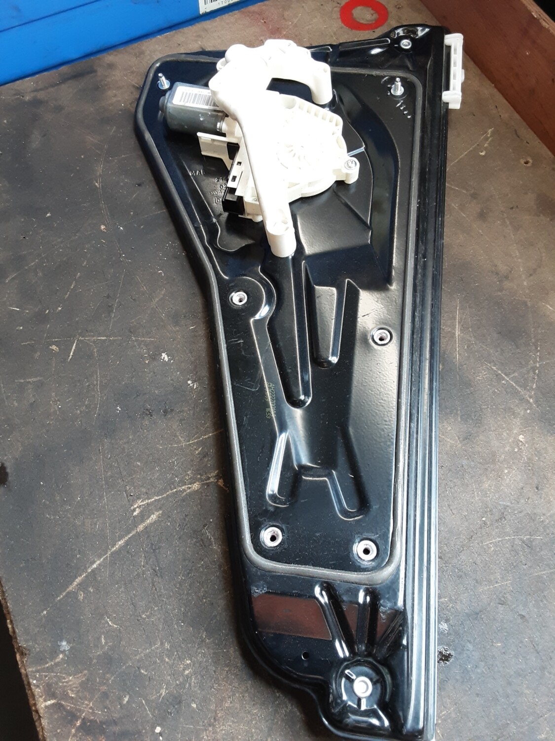 LAND ROVER DISCOVERY 4 3.0 REAR LEFT NSR WINDOW REGULATOR AH22 27001 AA