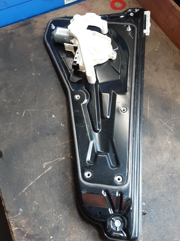 LAND ROVER DISCOVERY 4 3.0 REAR LEFT NSR WINDOW REGULATOR AH22 27001 AA