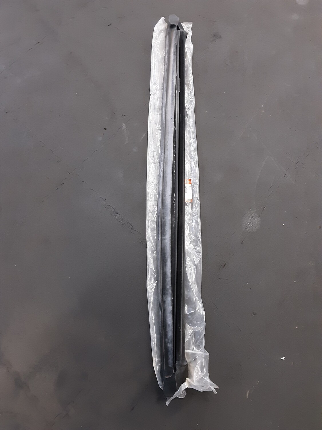 LAND ROVER FREELANDER 1 TAILGATE UPPER REAR SEAL CKE101140