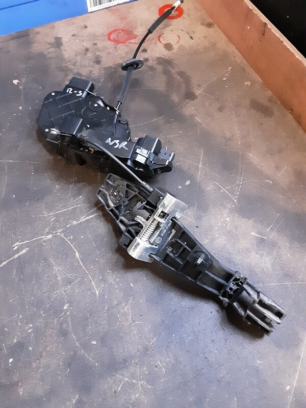 LAND ROVER DISCOVERY 4 NSR DOOR LATCH ACTUATOR  8X2A 26413 AC