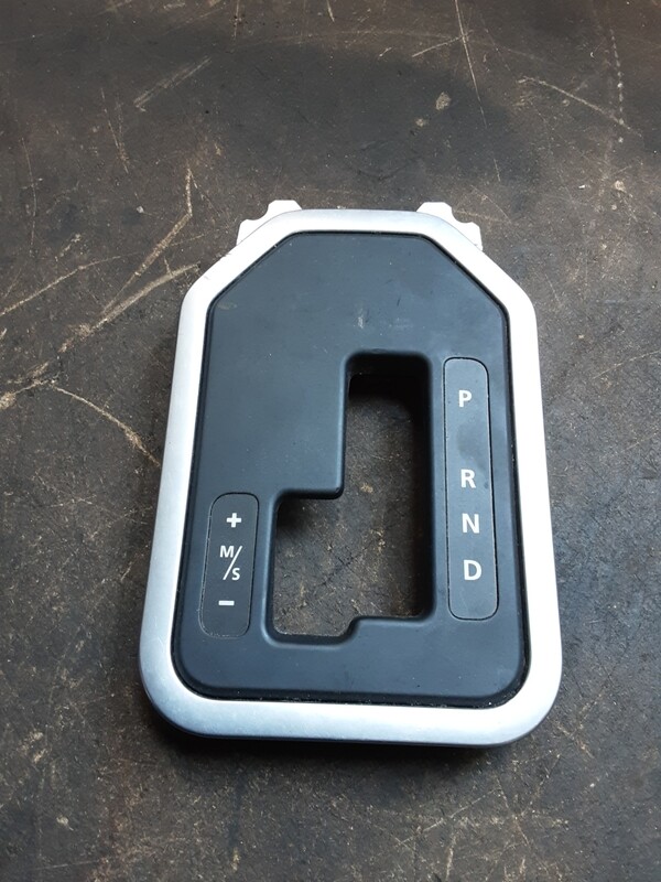 LAND ROVER DISCOVERY 4 3.0 AUTO GEAR SELECTOR COVER TRIM FJV500272XXX