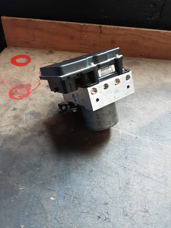 LAND ROVER DISCOVERY 4 3.0 ABS PUMP AND MODULE AH42 2C405 AH