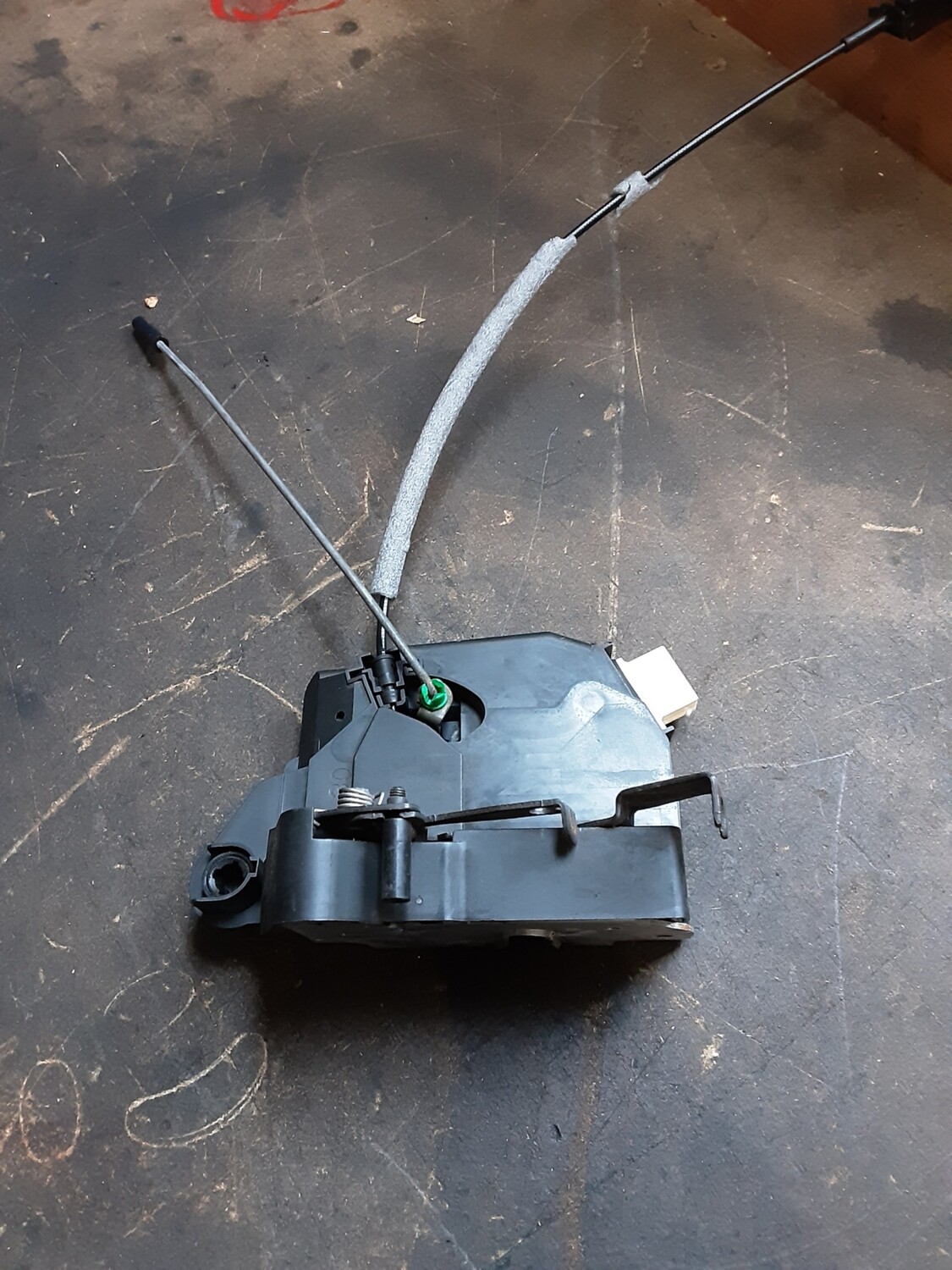 RANGE ROVER L322 OSF DRIVERS DOOR LATCH FQJ500260