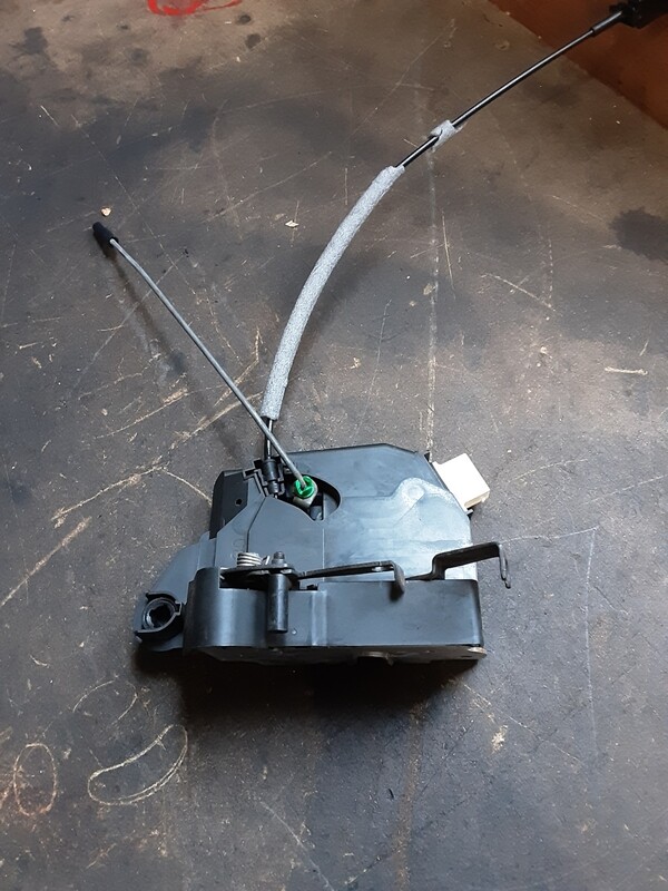RANGE ROVER L322 OSF DRIVERS DOOR LATCH FQJ500260