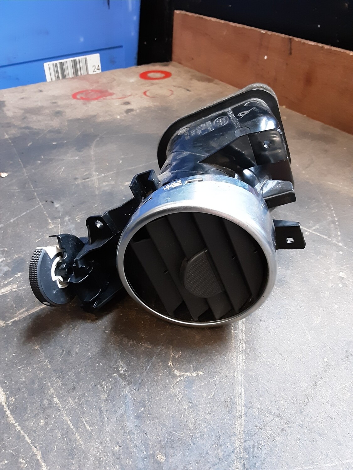 LAND ROVER DISCOVERY 4 DASHBOARD LEFT AIR VENT AH22 01454 B