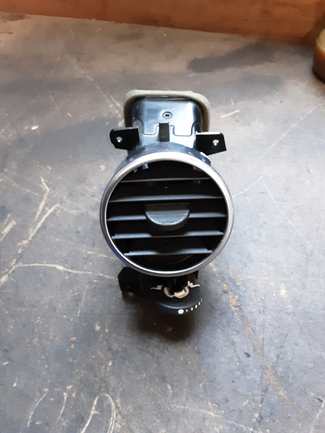 LAND ROVER DISCOVERY 4 PASSENGER SIDE LEFT SIDE AIR VENT AH22 01454 D