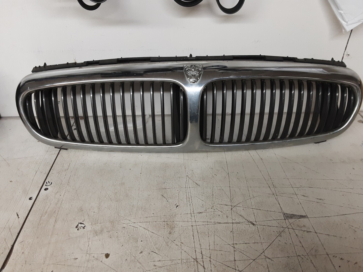 JAGUAR X TYPE FRONT GRILLE CHROME & BLACK
