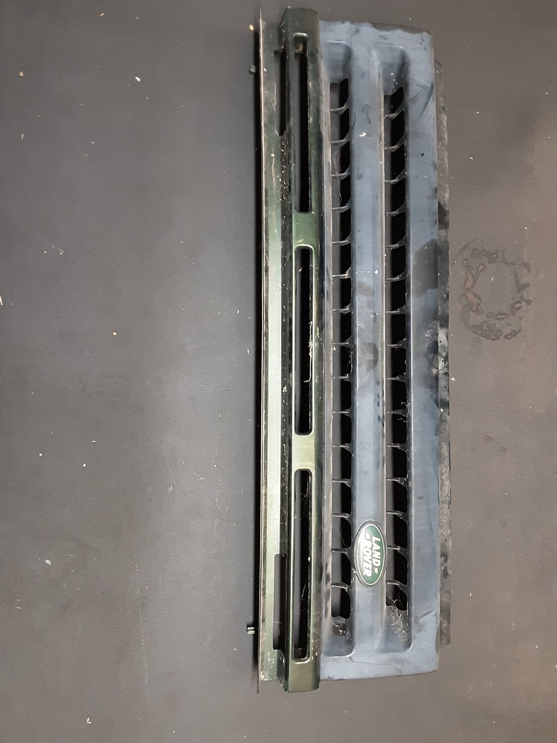 LAND ROVER DISCOVERY 1 200 303 TDI FRONT GRILLE 