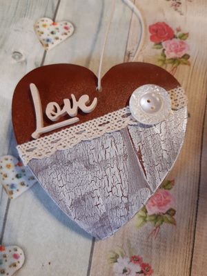 Coeur en bois colore,  esprit vintage, tendance shabby chic