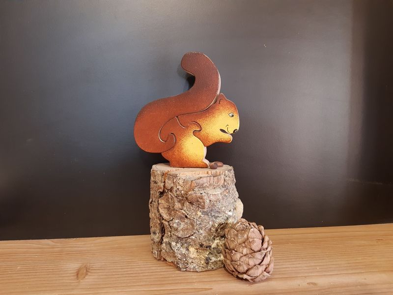 Puzzle écureuil pour enfant – jeu en bois artisanal inspiré de la faune alpine