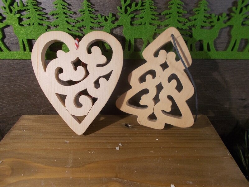 Lot de 2 suspensions en bois – Cœur & sapin ajourés