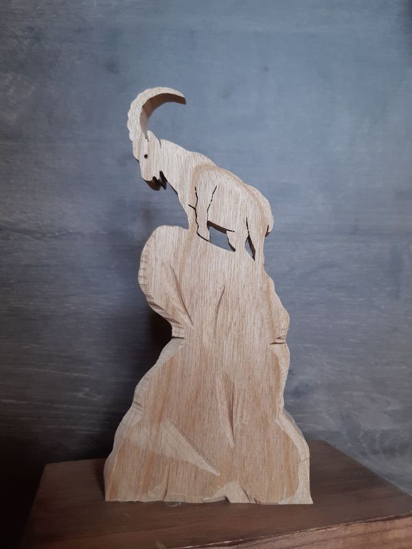 Figurines artisanales en bois - Bouquetin & Aigle de montagne - Pièces décoratives naturelles et authentiques