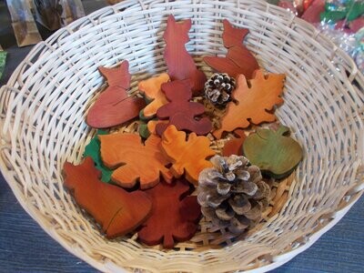 Figurine en bois teint - Decoration d'automne - Pieces pour mobile Figurine en bois teint - Decoration d'automne - Pieces pour mobile