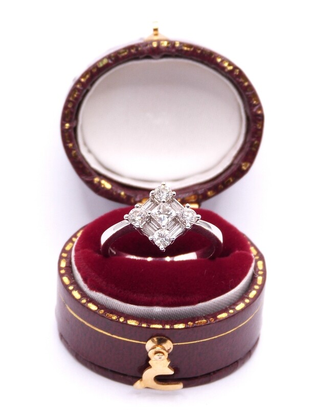 18ct White Gold Diamond Engagement Ring (Pre Owned)