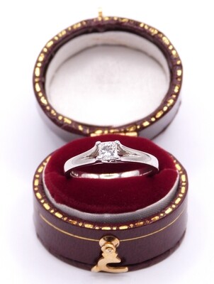 Platinum Princess Cut Diamond Solitaire Ring (Pre Owned)