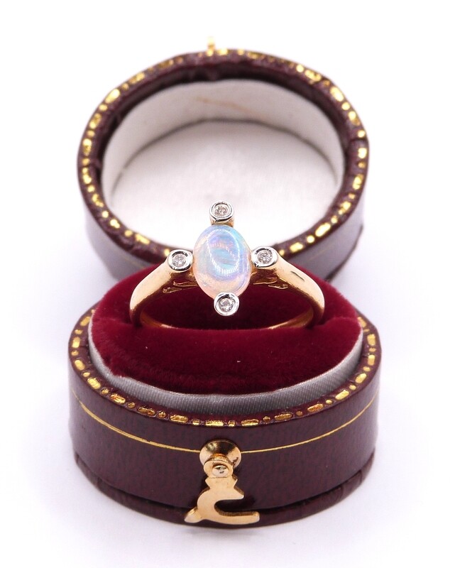 18ct Yellow Gold Diamond & Opal (Pre Owned)
