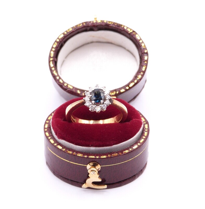 18ct Yellow Gold Diamond & Sapphire Cluster Ring (Pre Owned)