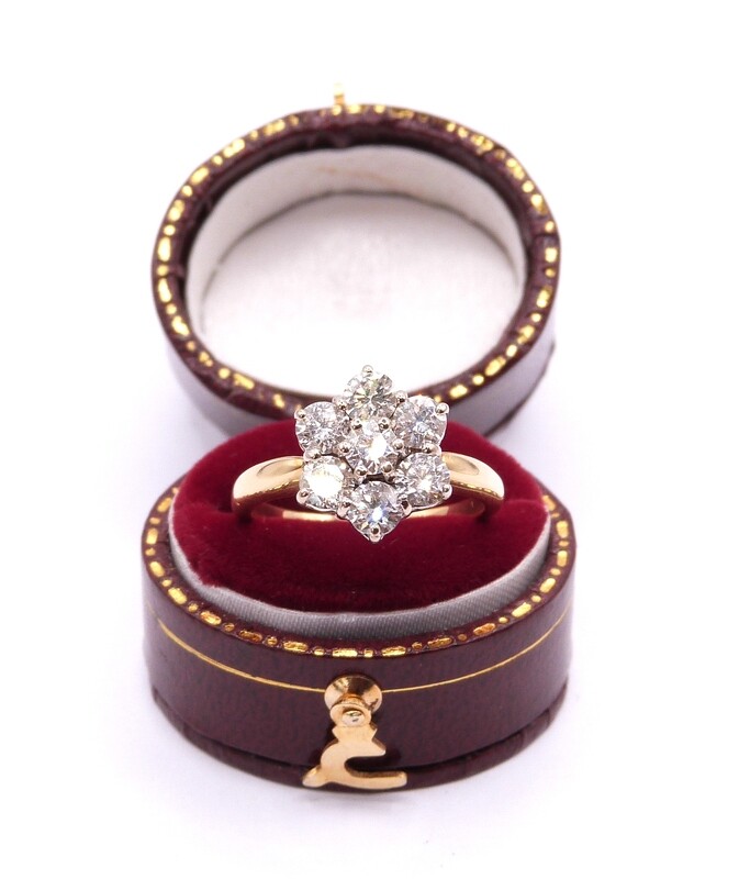 18ct Yellow Gold 1.50ct Diamond Daisy Ring (Pre Owned)