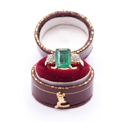 18ct Yellow Gold Emerald & Diamond Ring (Pre Owned)