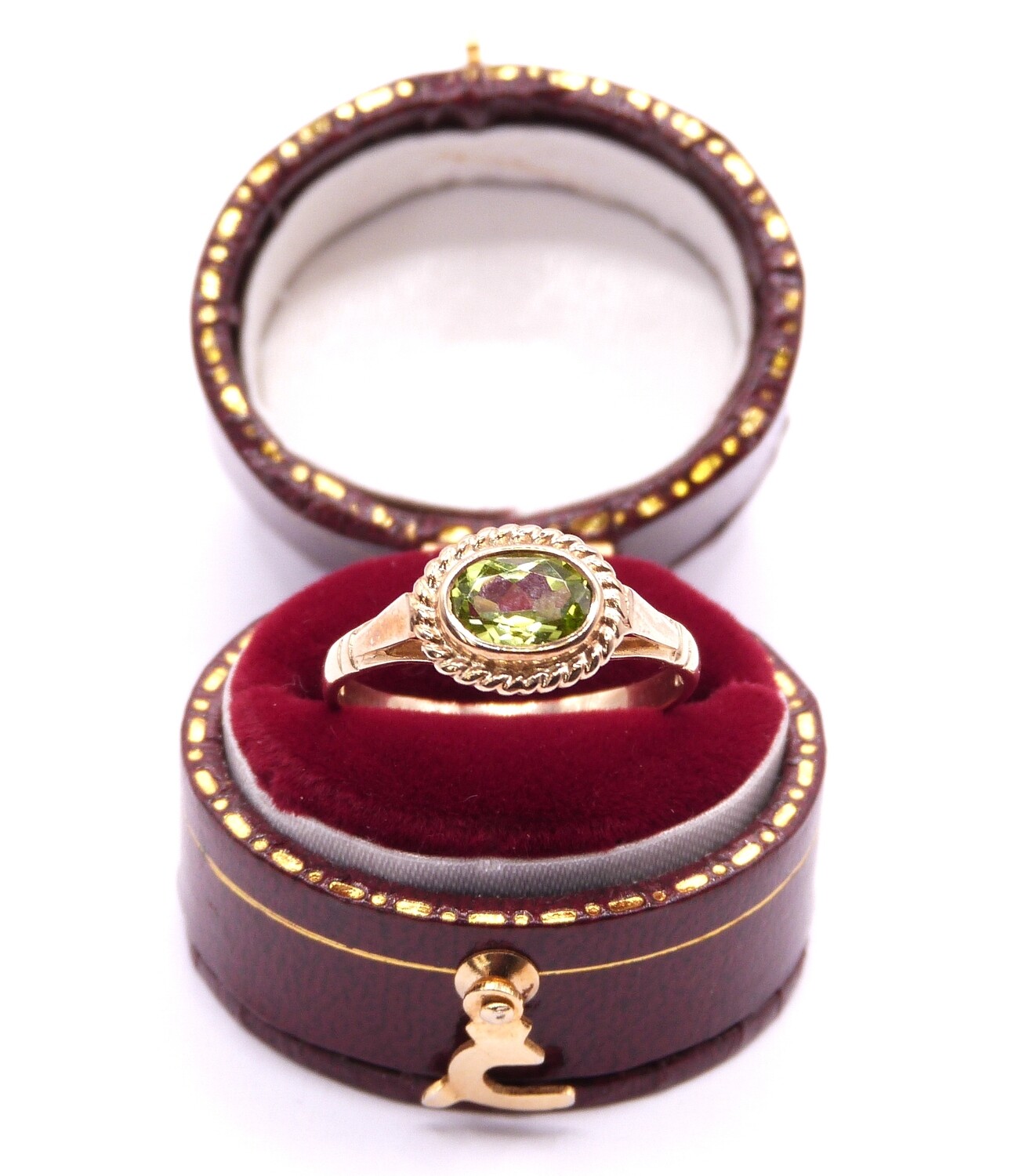 9ct Yellow Gold Rope Twist Peridot Ring (Pre Owned)