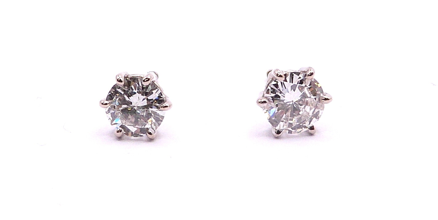 18ct White Gold Brilliant Cut Diamond 1.50ct (Total Weight) Diamond Stud Earrings (Pre Owned)