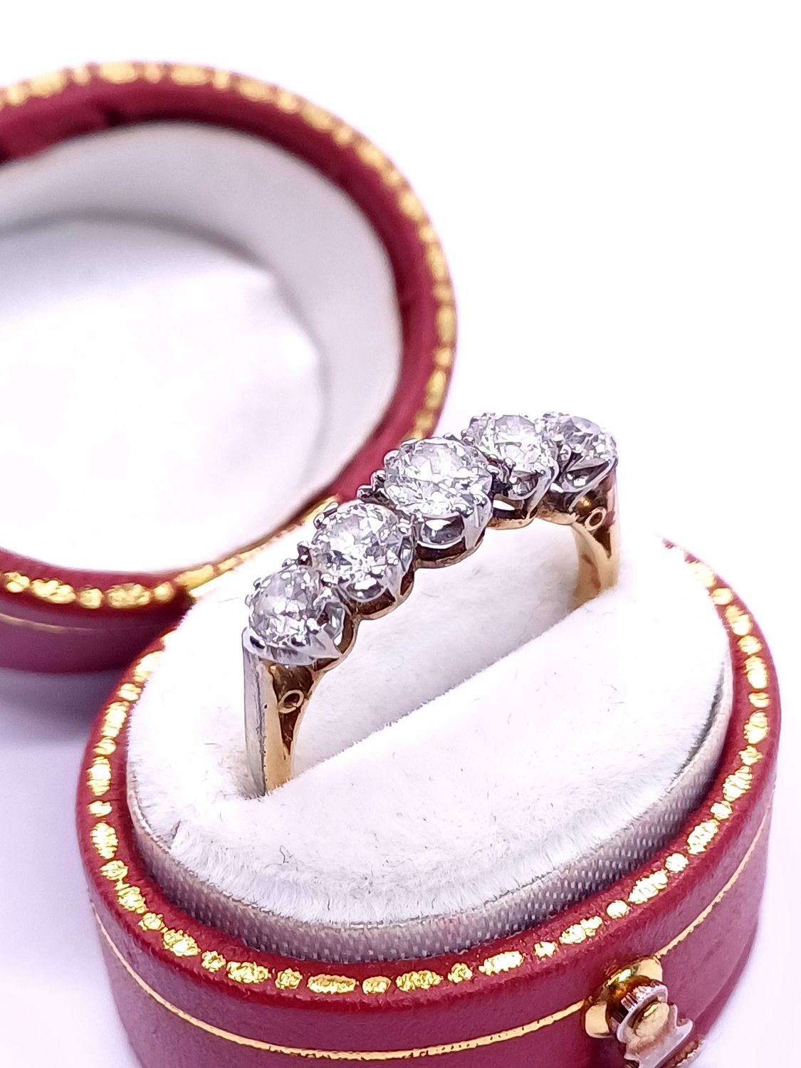 18ct Yellow Gold 5 Stone Diamond Ring (Pre Owned)