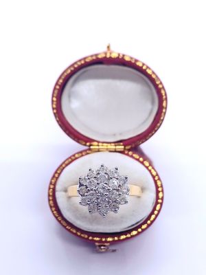 18 CT Yellow Gold 1.00ct Diamond Cluster Ring (Pre Owned)