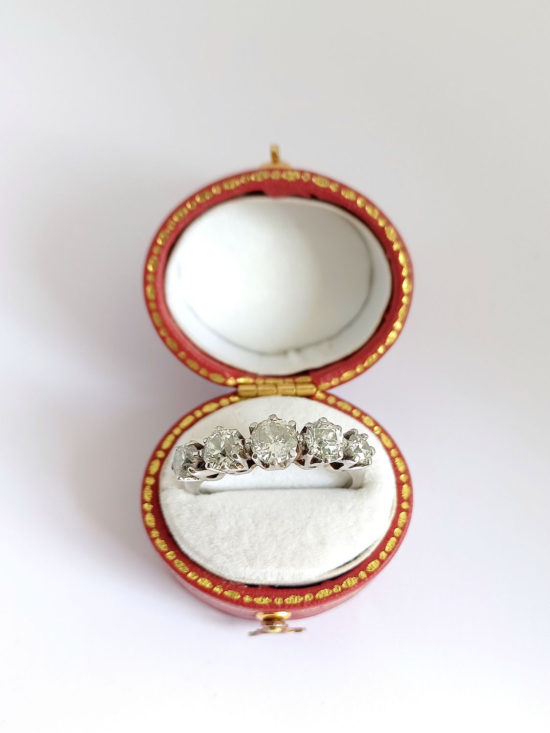 18CT White Gold Diamond 5 Stone Ring (Pre Owned) 18CT White Gold Diamond 5 Stone Ring (Pre Owned)