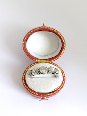 18CT White Gold Diamond 5 Stone Ring (Pre Owned)