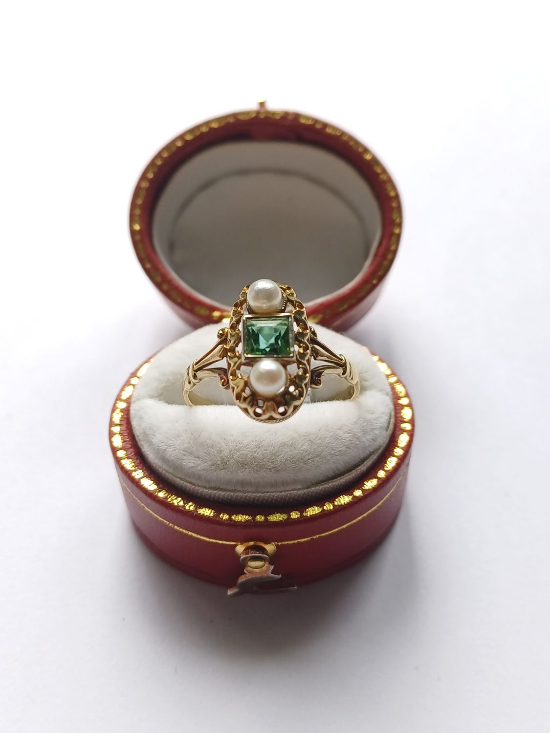 14CT Yellow Gold Peridot and Pearl Antique Dress Ring.(Pre Owned)