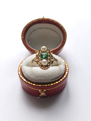 14CT Yellow Gold Peridot and Pearl Antique Dress Ring.(Pre Owned)