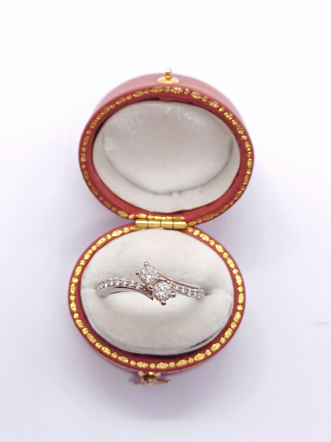 18CT White Gold Diamond 2 Stone Crossover Ring (Pre Owned) 18CT White Gold Diamond 2 Stone Crossover Ring (Pre Owned)