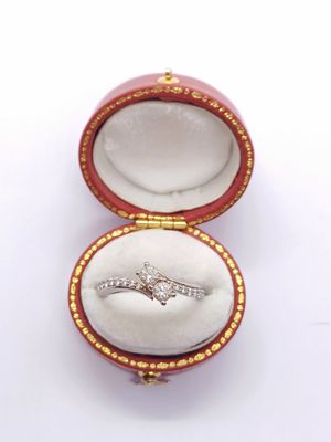 18CT White Gold Diamond 2 Stone Crossover Ring  (Pre Owned)