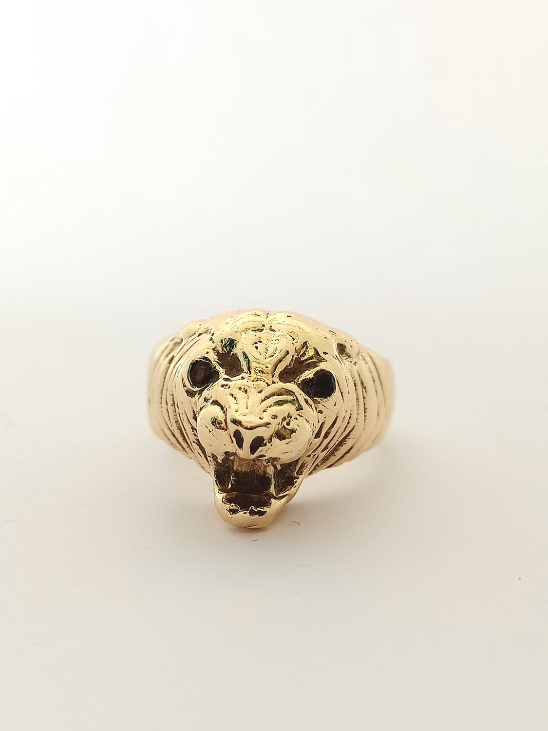 9ct Yellow Gold Garnet Set Tiger Head Ring (Pre Owned)