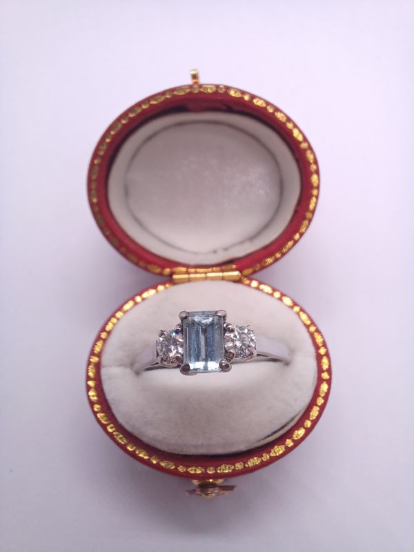 18ct White Gold Aquamarine and Diamond 3 Stone Ring (Pre Owned)