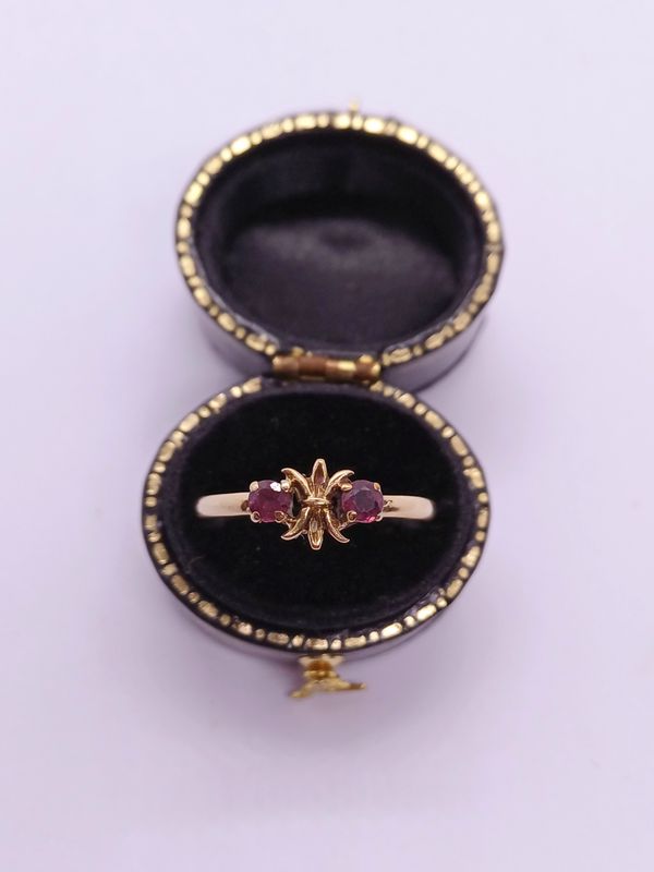 9ct Yellow Gold Antique Ruby 2 Stone Fleur-de-lys Ring (Pre Owned)