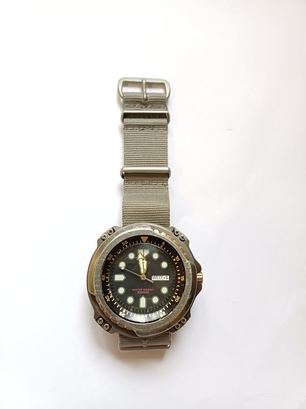 Rare Vintage Casio Quartz MQD 3000W Divers Watch Day Date